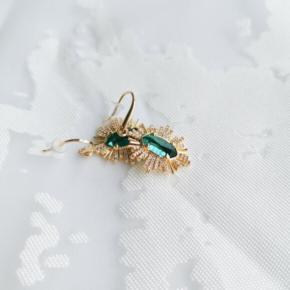 Kendra Scott Grayson Sunburst Gold Earrings Green Glass - Picture 3 of 4